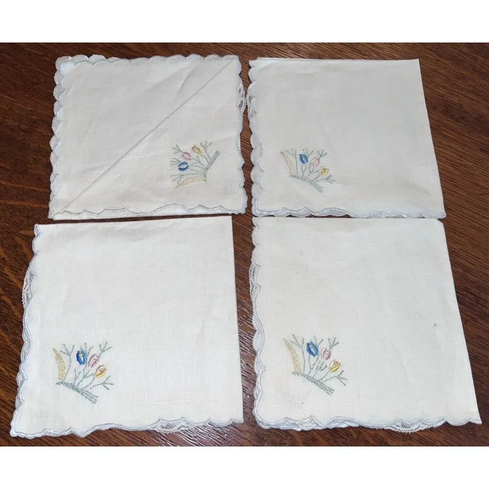 Vtg Linen Napkins Embroidered Floral Scalloped Cottage Core Lunch Tea Brunch